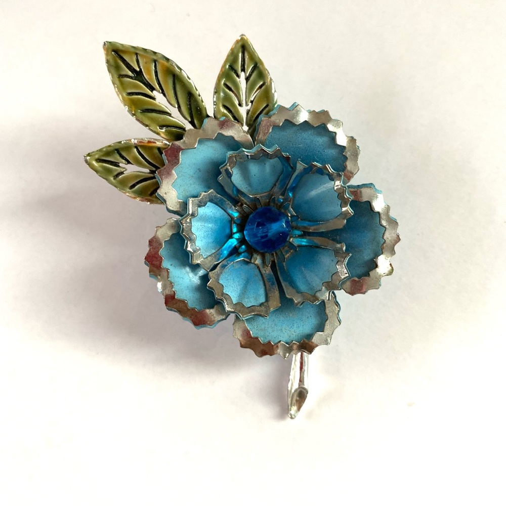 Vintage metal blue flower brooch